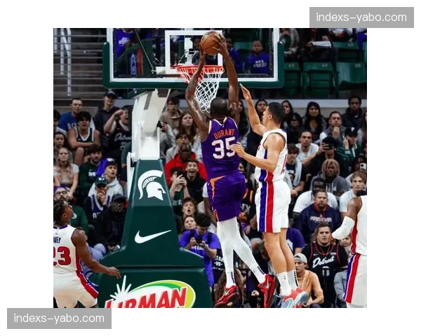 布克无球跑动接球投篮占比提升，与比尔兼容性问题缓解