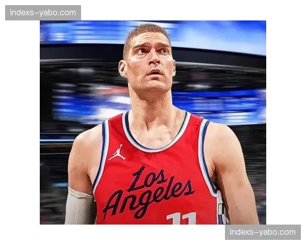 泰伦卢启用大洛佩斯 空间型五号位清空禁区创造突破通道